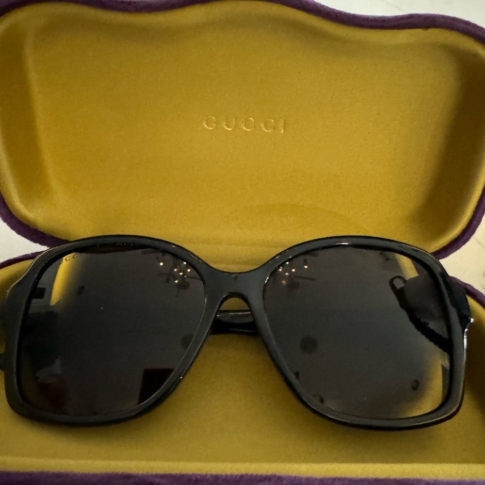 Authentic Womens Gucci Sunglasses
